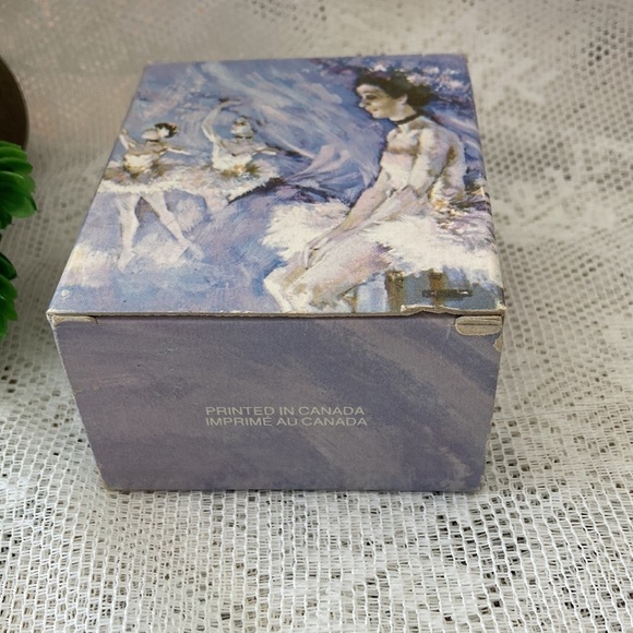 Vintage Avon Premiere Ballerina Bottle empty/with box. Great Vintage Condition - Picture 7 of 8